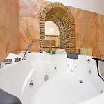 Appartamento 4bnb - Lungaretta Jacuzzi Roma